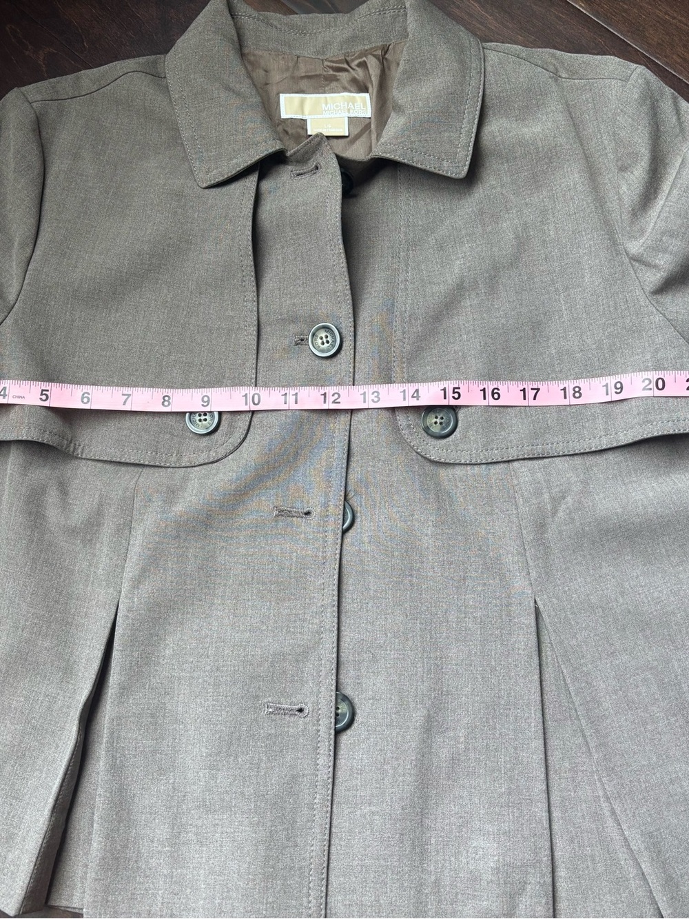 Michael Kors NWT Taupe Brown Pant Suit
Jacket: Large
Pants: 14 - Picture 7 of 7